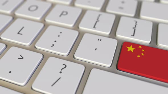 Key with Flag of China Switches To Key with USA Flag alt