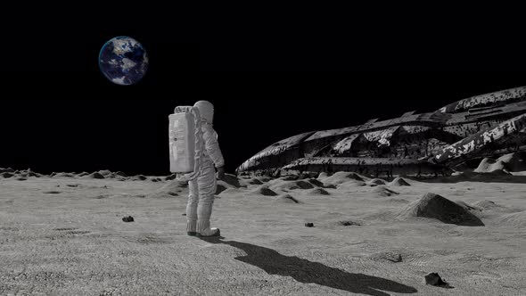 Astronaut Discovers an Alien Ship on the Moon