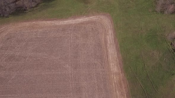 a farm in the midwest part of the USA