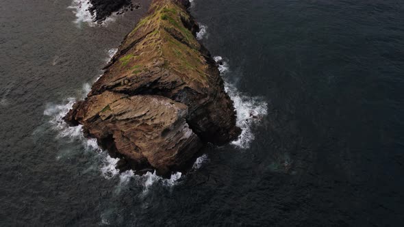 Panning Around Waves Crashing Into Huge Rock in Ocean