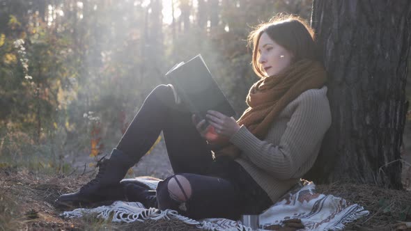 Woman in autumn park 