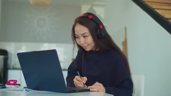 Asian Student Listening Online Free Audio Course