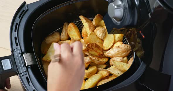 Air fryer grill potato at home