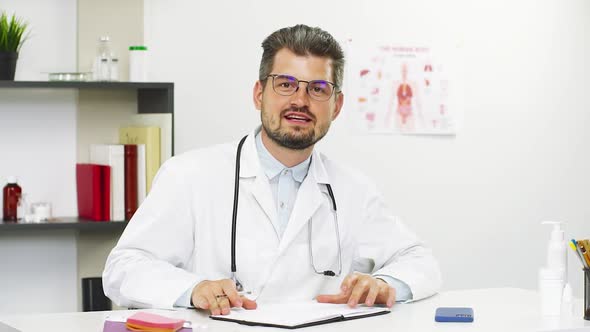 Medical Studying Online with Professional Doctor