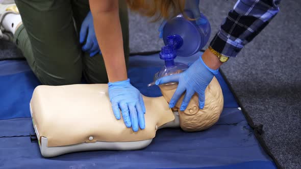 Training medical procedure workshop. Cardiopulmonary resuscitation and first aid class