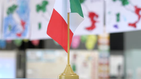 Small Italian Flag, TILT UP