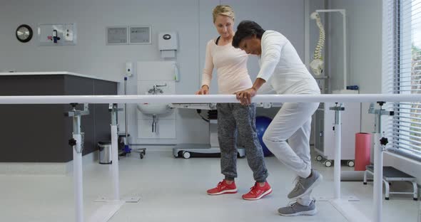 Physiotherapy session at a hospital alt