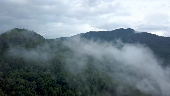 Mountain Fly Through Cloud 4K