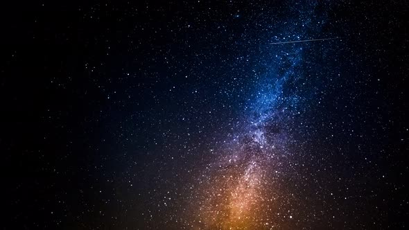 Time Lapse of moving milky way with comets alt
