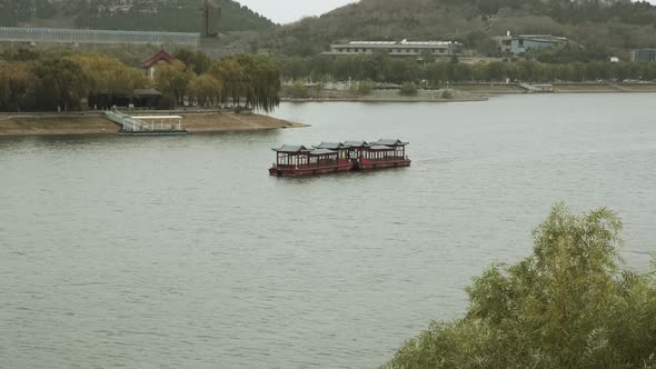 traditional Chinese boat