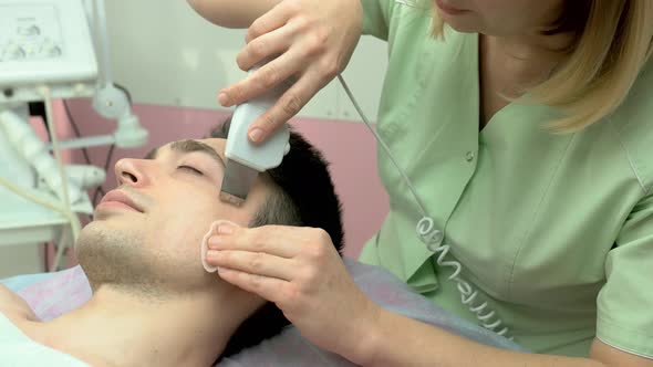 Cosmetician with Ultrasonic Face Scrubber