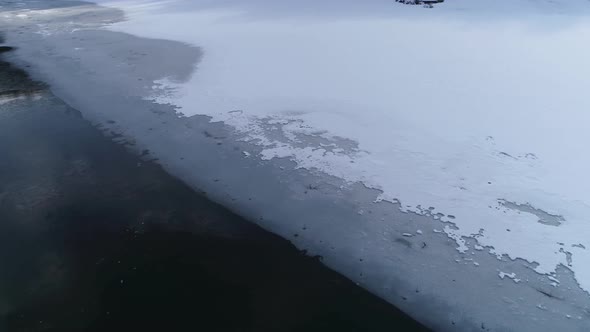 Half Frozen River 4K