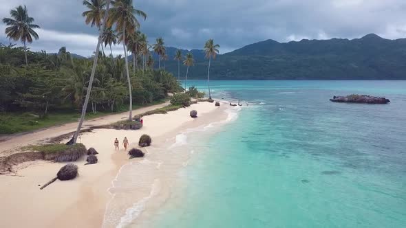 A Paradise Beach In The Caribbean With Mountains In 60fps