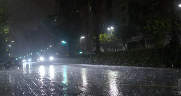 Night Transport Traffic Under the Rain