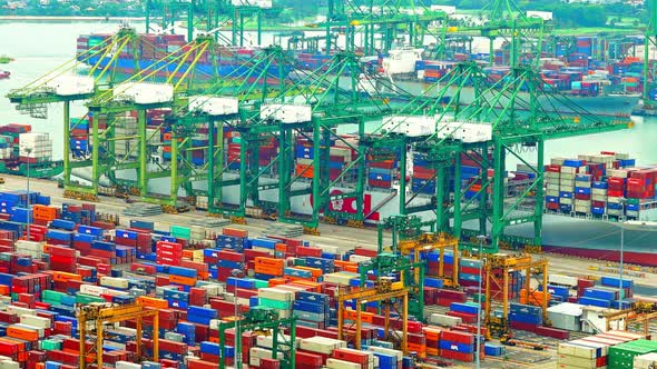 Time lapse Business Shipping cargo and logistic port terminal in Singapore city alt