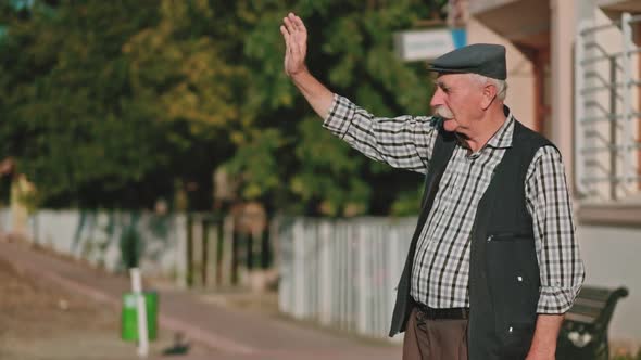 Hand Waving to the Traveler