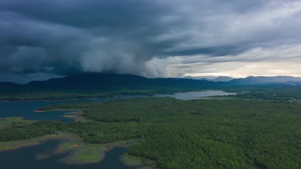 Arcus cloud or shelf cloud, Rain storms.