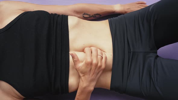 How to Check Diastasis Recti on Her Own Belly