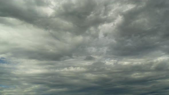 220511_Dramatic sky with storm cloud on a cloudy day time lapse.