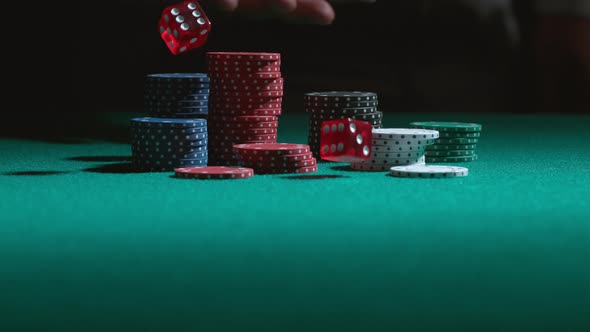 Rolling the dice in slow motion; shot on Phantom Flex 4K at 1000 fps alt