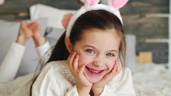 Close up of smiling child lying on the bed