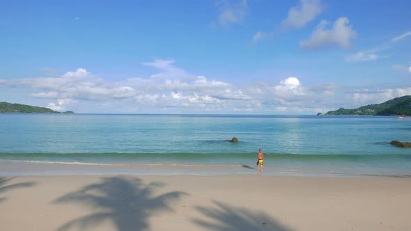 Beautiful tropical beach sea ocean with blue sky and white cloud