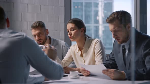 Business people negotiating the signing of an important contract between companies