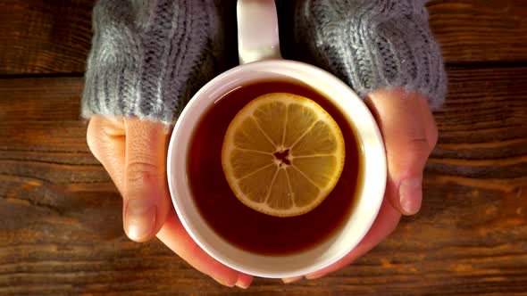 Warm tea with lemon. Warm the palms of your hands on a mug with a warming drink. Cold treatment.