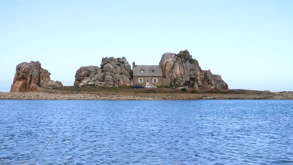 House Between The Rocks 