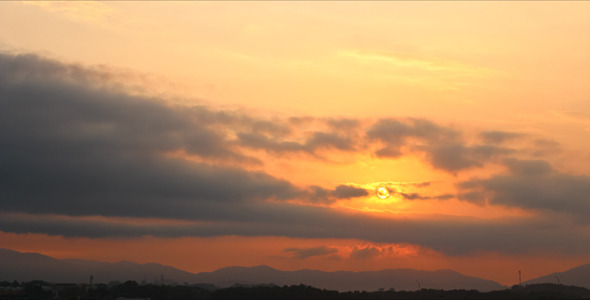 Long Cloudy Sunrise Time Lapse alt