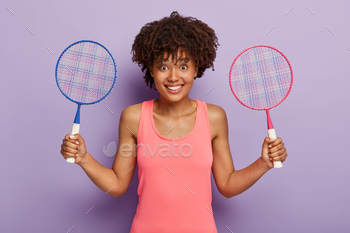 s, invites join her and play game, rests between tennis matches, dressed in sports clothes, has glad expression, stands against purple background