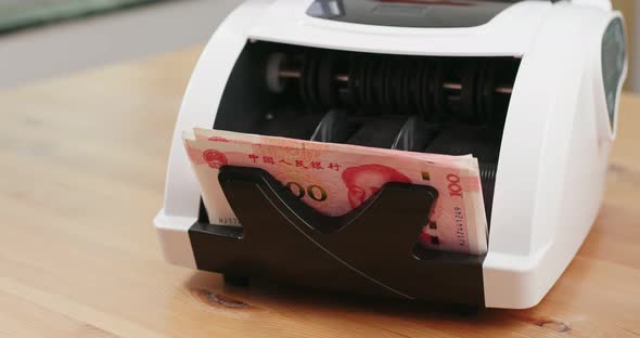 Counting Chinese banknote on machine