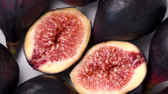 Ripe figs rotating top view