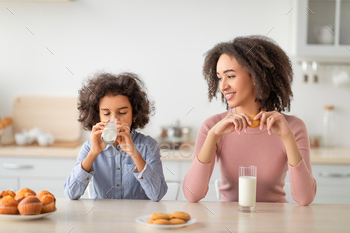 Little Black Girl And Afro Woman Drinking Milk / Photodune, Misc