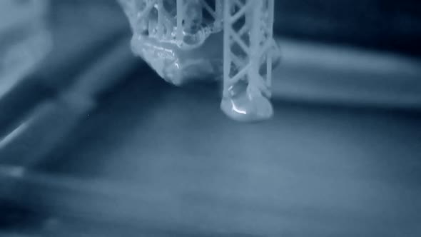 Stereolithography DPL SLA 3d Printer Create and Liquid Drips