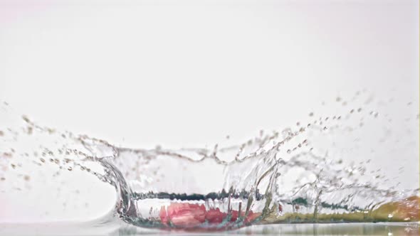 Super Slow Motion Garlic Falls on the Water with Splashes