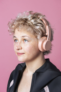 ing black hoodie and headphones
