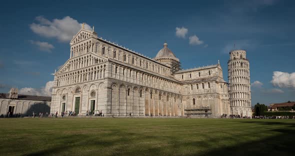 Timelapse at the Leaning Tower and the Cathedral of Pisa 