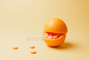 und. Vitamin C pills as an alternative to citrus fruits. Immune booster concept.