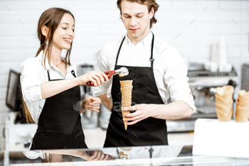 Man and woman selling ice cream in the shop / Photodune, Misc