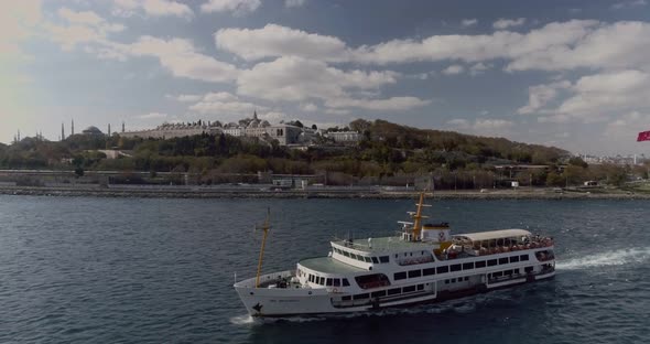 Istanbul Bosphorus Ferry And Topkapi Palace