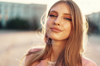 Close up portrait of a woman walking in the street / Photodune, Misc