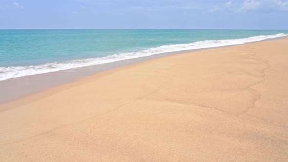 Beautiful tropical beach sea ocean with blue sky and white cloud