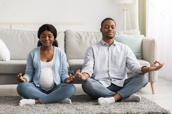 Relaxed expecting black couple having yoga practice together / Photodune, Misc