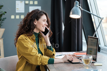 Young woman working at home / Photodune, Misc
