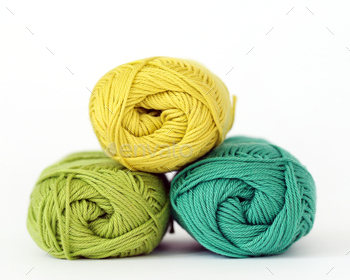 Colorful threads on the table / Photodune, Misc