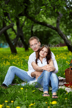 Young couple in park / Photodune, Misc