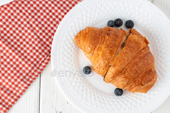 Fresh croissant decorated with berries on white wooden board / Photodune, Misc