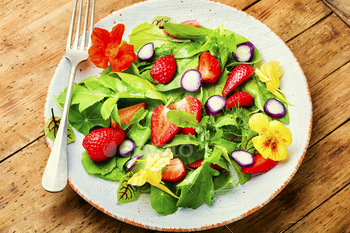 Summer salad with berries and green,vegetarian meal / Photodune, Misc