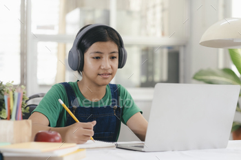 Happy asian girl learning online at home / Photodune, Misc
